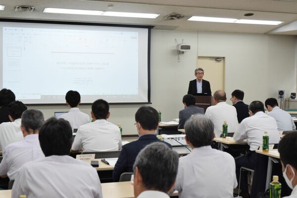 中小企業の課題や支援制度への理解を深めた「とちぎ中小企業支援ネットワーク」の全体会＝19日午後、宇都宮市