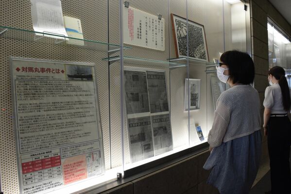 パネルや写真が展示されている会場
