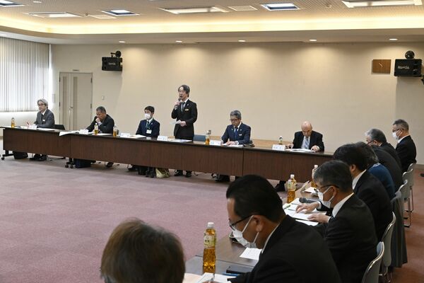 2026年産の作付け参考値を決めた県農業再生協議会の通常総会=17日午前、宇都宮市