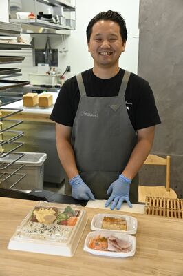 子育て支援の弁当を提供する早坂さん