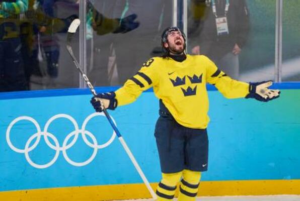 米国戦で同点ゴールを決め、喜ぶスウェーデンのミカ・ジバネヤト=18日、ミラノ(ゲッティ=共同)