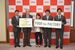 福田知事（左から２人目）に新事業開始を報告したカルビーの関係者＝23日午前、県庁