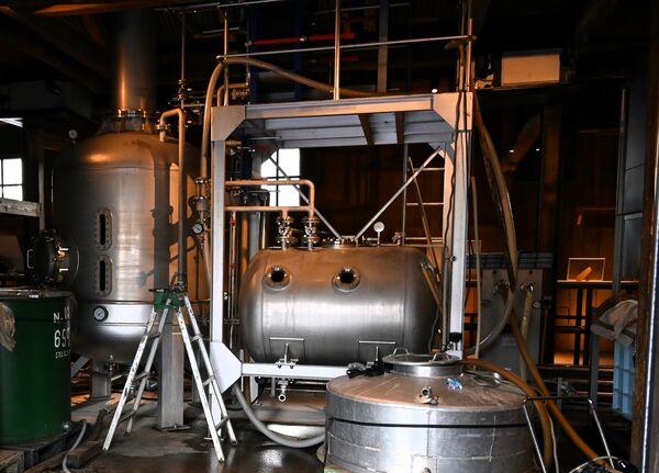独自に開発した常圧から低圧まで対応できる日光街道小山蒸溜所の蒸留器=小山市