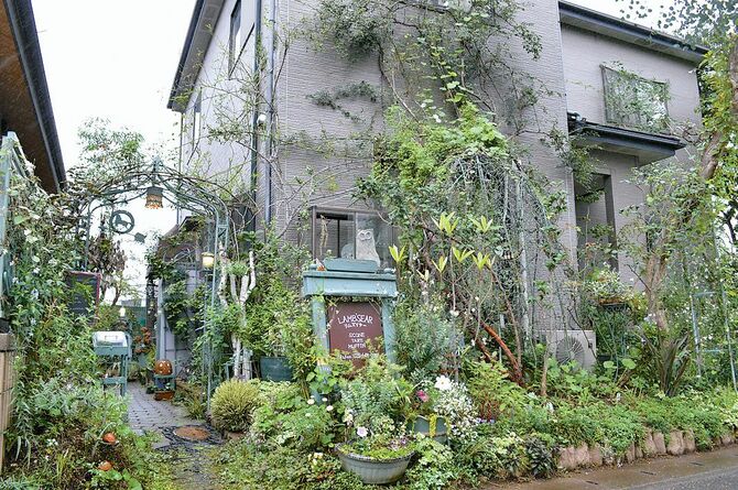 イングリッシュガーデンが目をひく店舗