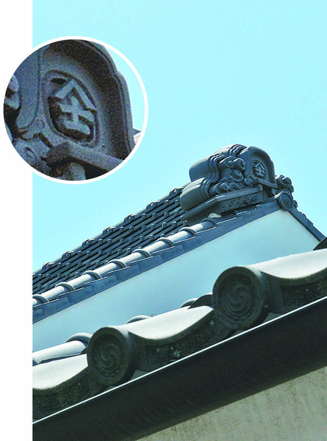 “山・十・一”で「大和一」（ヤマトイチ）ということで日本一縁起の良い瓦