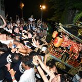 急階段を昇る「お上がり」で熱気最高潮に　喜連川神社天王祭でみこし渡御