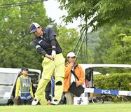 宮本、62で一気にトップ　小川（矢板ＣＣ）60位に後退　ゴルフすまいーだカップ