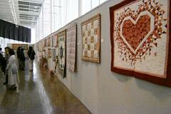 キルトや刺しゅう 多彩に