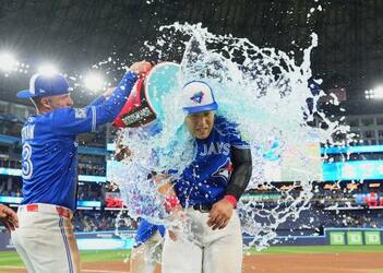 岡本、２試合連続本塁打