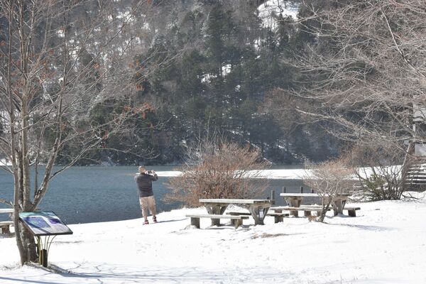 雪景色となった湯ノ湖畔