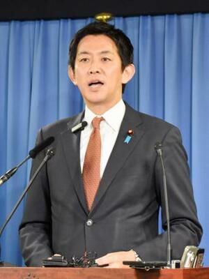 　記者会見する自民党の小林政調会長＝３０日午後、東京・永田町の党本部