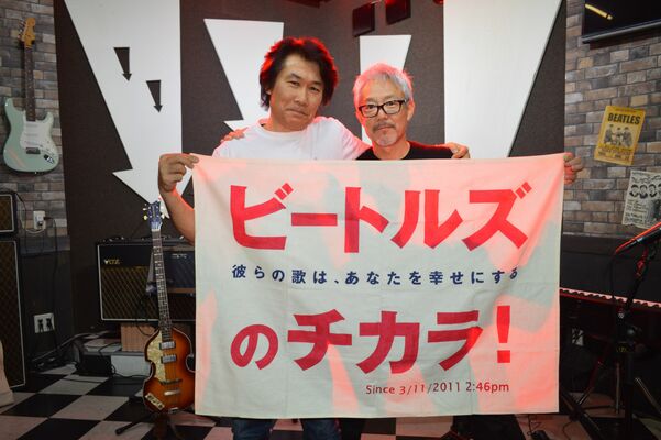 来場を呼びかける代表の松浦さん（左）と栃木支部スタッフの豊田さん