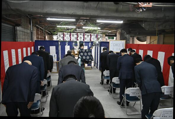 中村第一ビル解体工事の安全祈願祭＝15日午前、宇都宮市