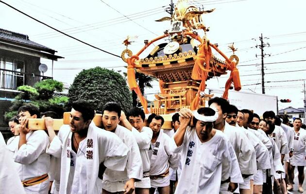 市場神輿が完成し、下野市で開かれたお披露目式＝１９９６年