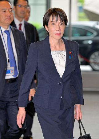 首相官邸に入る高市首相=22日午前