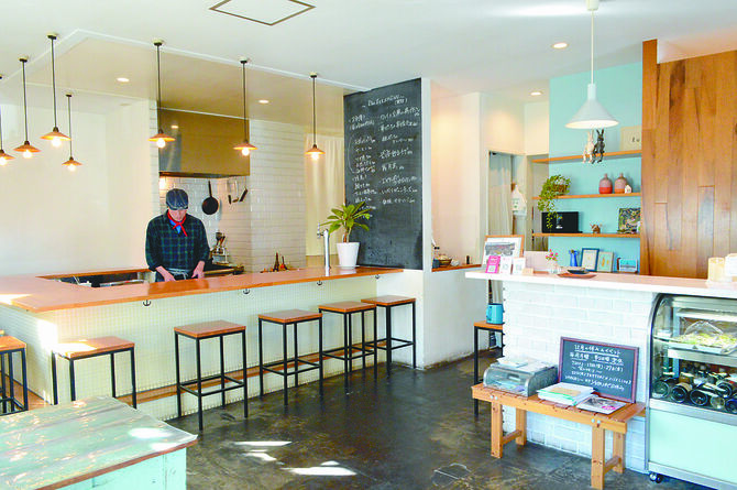 おしゃれで明るい店内