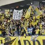 栃木SCサポーター「1年半後にJ2復帰を」 試合後、選手引き揚げるまで…