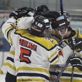 横浜に逆転、2連勝 アイスバックス 村瀬初ゴール、佐藤決勝点 守備で我慢、勝機つかむ