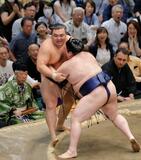 霧島が初黒星、全勝消える