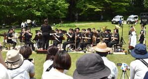 アートや音楽 森の中で体験を