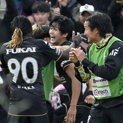 貫いた「アタッキングフットボール」　ハイプレス徹底、サイド攻撃で次々と好機　栃木シティＪ２昇格