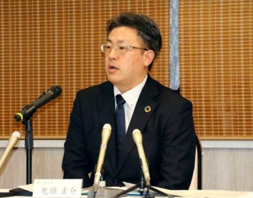 　記者会見するトヨタ労組の鬼頭圭介委員長＝２８日夜、愛知県豊田市