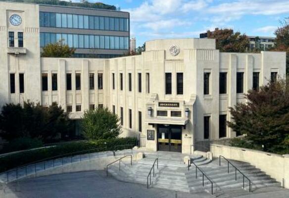 「市谷の杜 本と活字館」=東京都新宿区