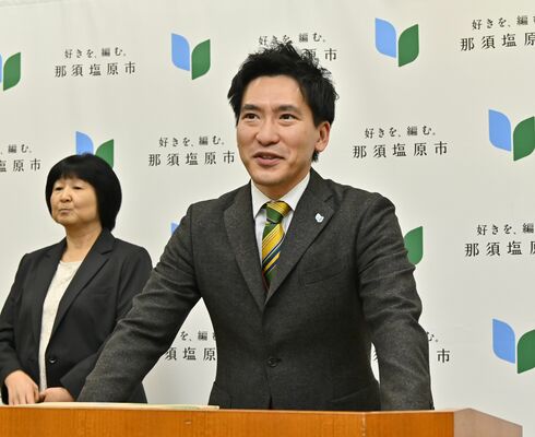 物価高騰対策について説明する渡辺市長