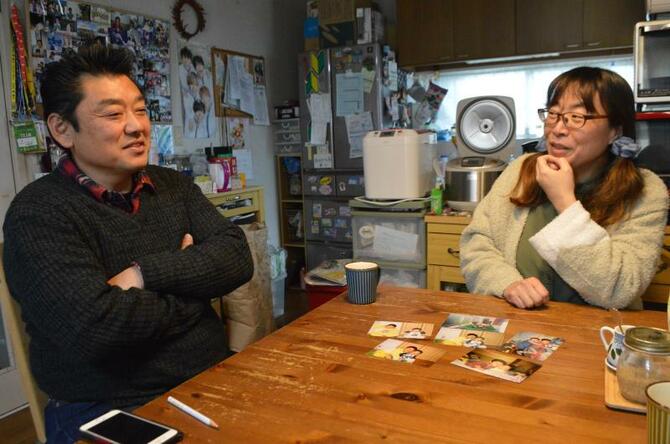 子育てについて話す仁さん(左)と範恵さん