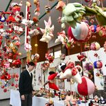 那須塩原でつるしびな華やかに　「雛遊び花ちりめんの会」が展示