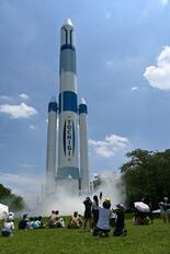 ロケット発射 再現見守る