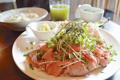 雲丹ソースのローストビーフ