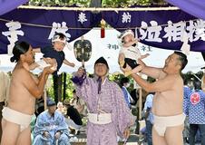 泣き相撲「元気に育て」