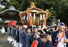 みこしなど市街巡る