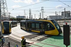 ＬＲＴ習熟運転始まる