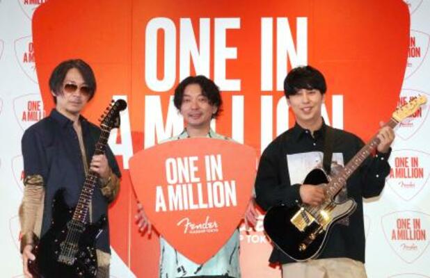 「Fender Flagship Tokyo」のイベントに登壇した(左から)「ラルク アン シエル」のKen、お笑いコンビ「ニューヨーク」の嶋佐和也と屋敷裕政=東京都渋谷区
