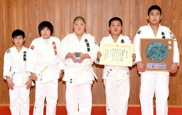 団体で優勝した未来塾