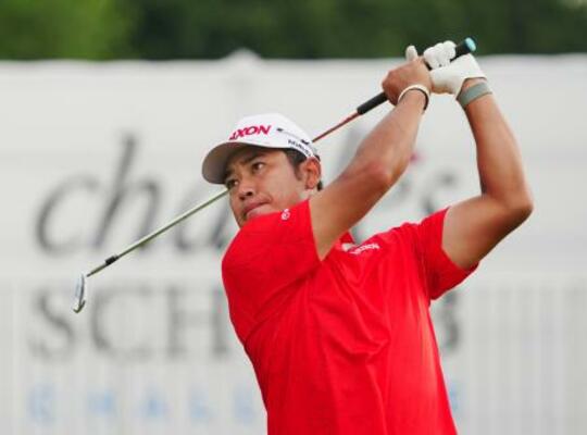 　第１ラウンド、１３番でティーショットを放つ松山英樹。４アンダーで１９位＝コロニアルＣＣ（共同）