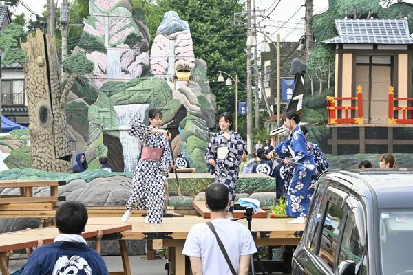 公演の流れを確認する祭り関係者ら