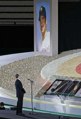 　１１月、お別れの会で弔辞を述べる王貞治さん＝東京ドーム