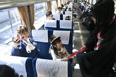 1年生へ出発進行 SL大樹の車内で卒園式 日光の保育園