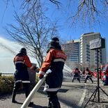 市民の安全願って一斉放水　宇都宮で消防出初式　救助訓練公開、警察などの…