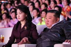 金正恩氏、女性デー公演観覧