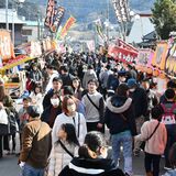 大田原で新年恒例「黒羽大花市」　縁起物求めにぎわう　今年で350年の節目　液晶大型テレビやゲーム機当たる抽選会も