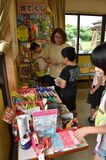 地域おこし協力隊員が発案、運営　子どもに人気の小さな駄菓子屋さん