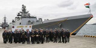 インド海軍艦艇が横須賀に寄港