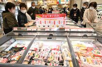 おせちなどの食材求めにぎわい