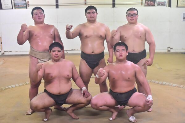 相撲少年男子