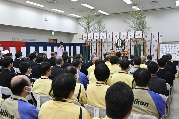 栃木ニコンで行われた新工場の安全祈願祭＝７日午前、大田原市