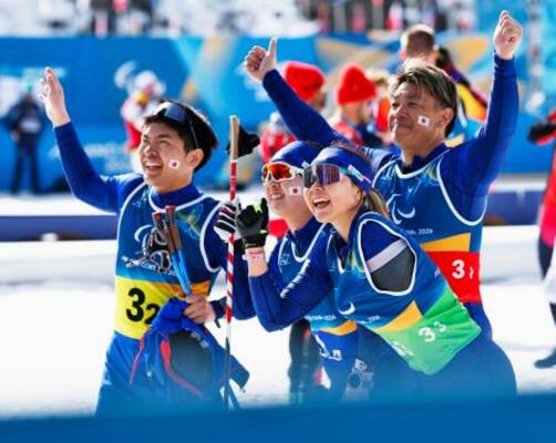 混合10キロリレーで8位となった、(左から)岩本啓吾、岩本美歌、阿部友里香、源貴晴の日本チーム=テーゼロ(共同)